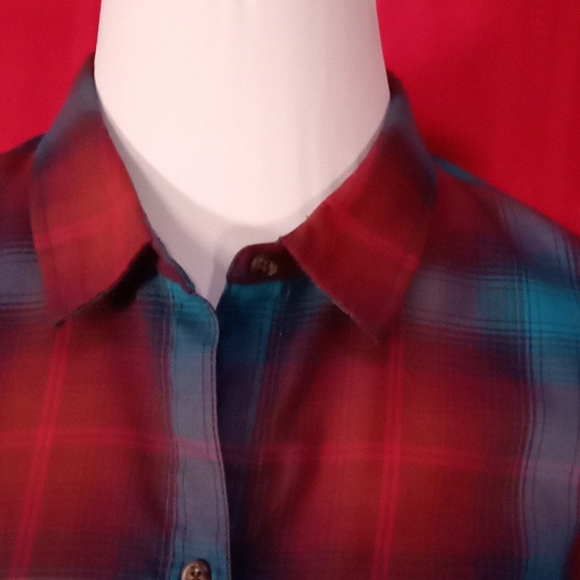 Eddie Bauer top, gently worn - Picture 3 of 4